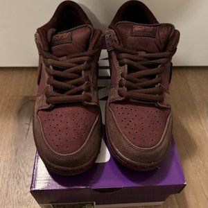 Size 9 Nike SB Dunk Low Burgundy Crush